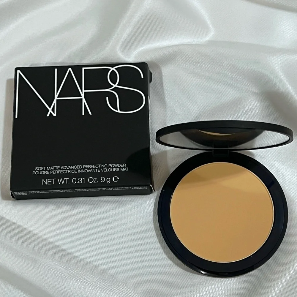 SOFT MATTE ADVANCED PERFECTING POWDER ( BAY) - Picture 2 of 5